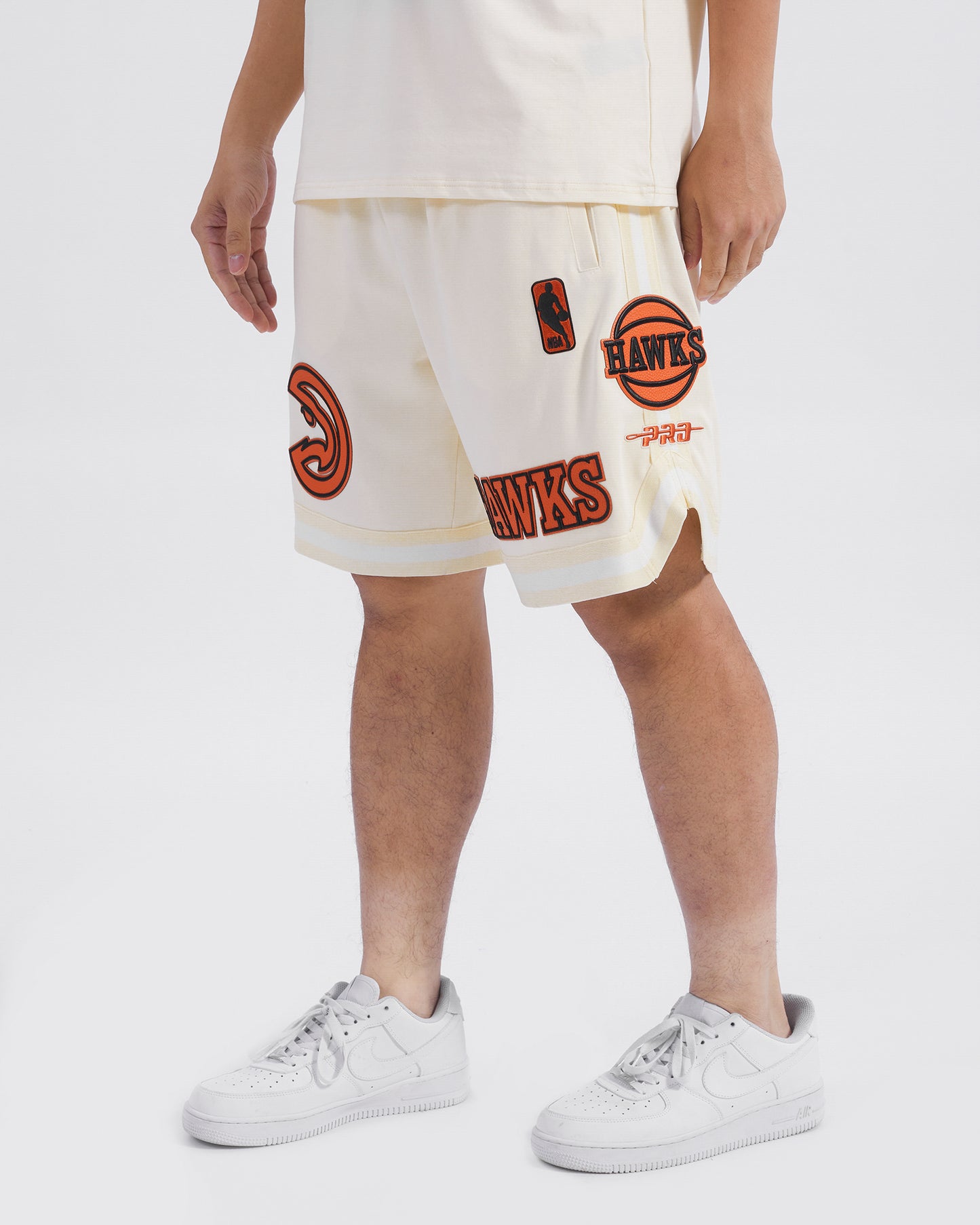 NBA ATLANTA HAWKS NBA TONAL MEN'S DK SHORT (EGGSHELL)