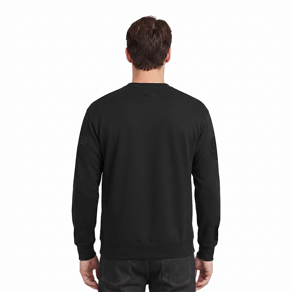 BAH558169-BLK-MODEL-2