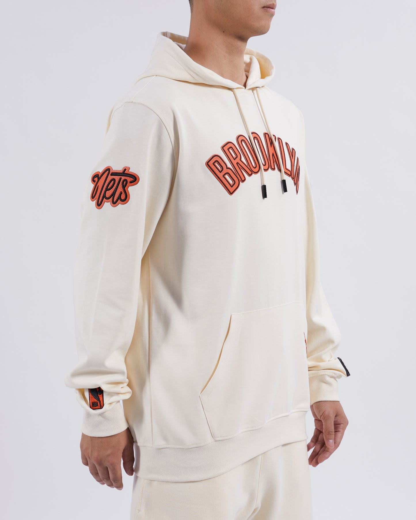 NBA BROOKLYN NETS NBA TONAL MEN'S DK PO HOODIE (EGGSHELL)