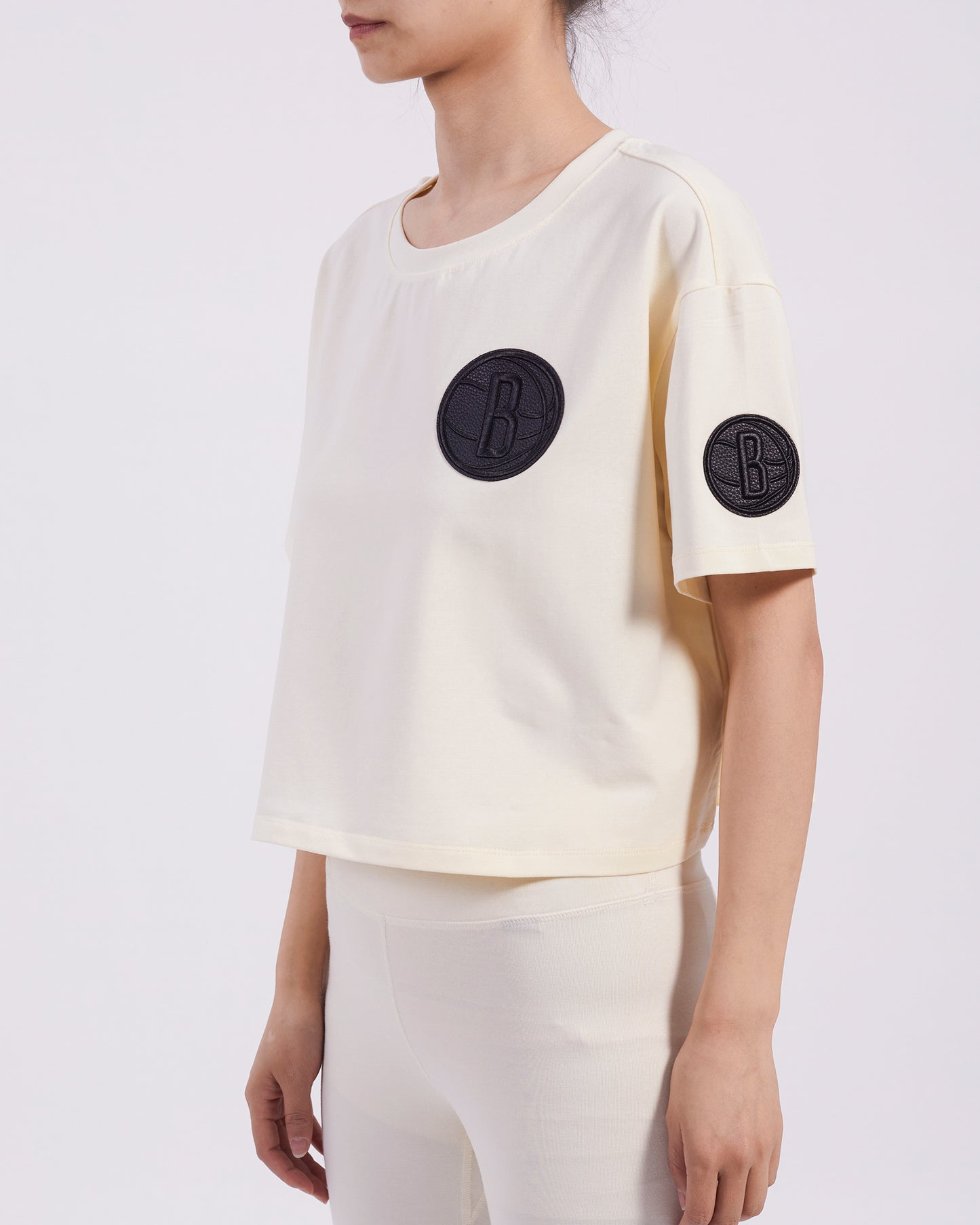 NBA BROOKLYN NETS TRIPLE TONAL SJ BOXY TEE (EGGSHELL)