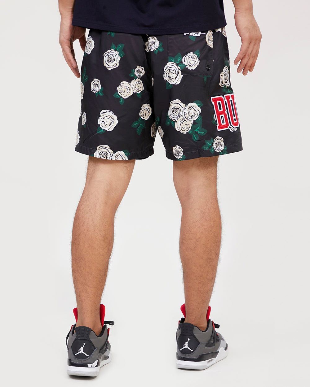 NBA CHICAGO BULLS ROSES AOP MEN´S WOVEN SHORT (BLACK/MULTI)