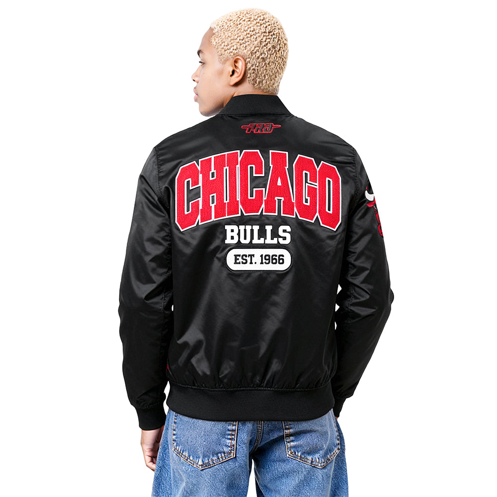 NBA CHICAGO BULLS CITY ARCH MEN'S SATIN JACKET (BLACK)
