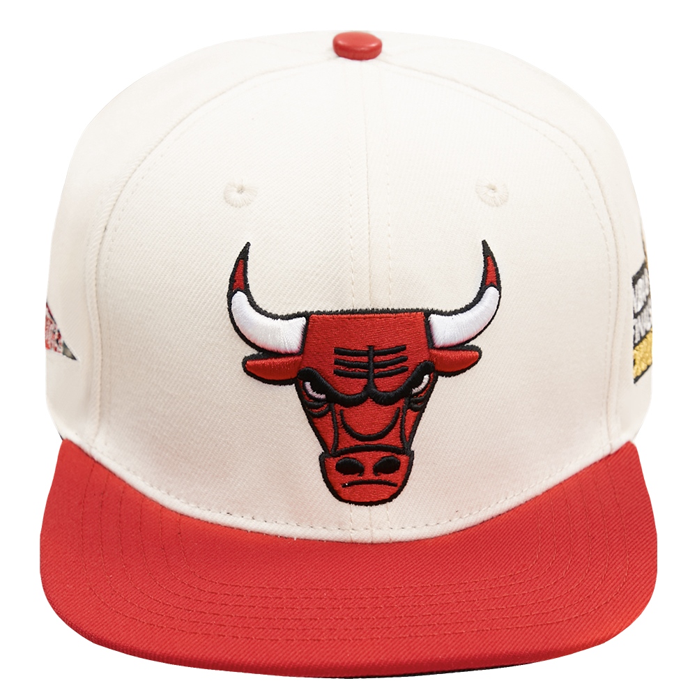 NBA CHICAGO BULLS RETRO CLASSIC UNISEX PRIMARY LOGO WOOL SNAPBACK HAT (EGGSHELL/RED)