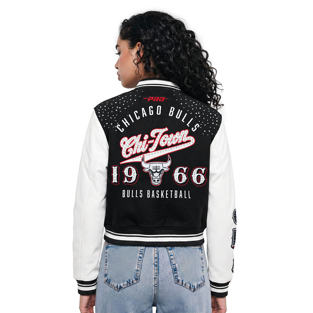 NBA CHICAGO BULLS LEGACY WOMEN'S CROPPED RIB WOOL VARSITY JACKET (BLACK/WHITE)