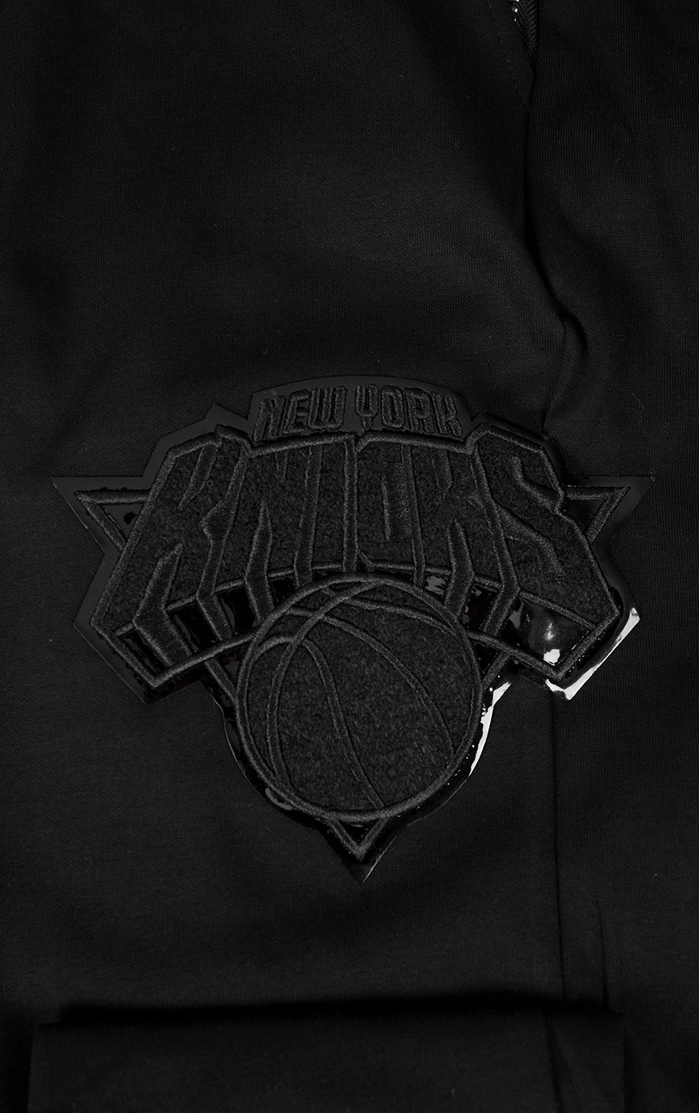 NBA NEW YORK KNICKS TRIPLE BLACK LOGO MEN'S JOGGER (BLACK)