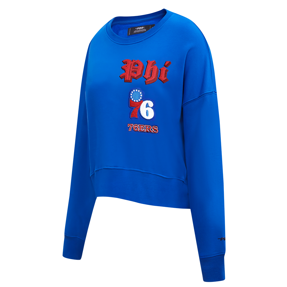 NBA PHILADELPHIA 76ERS OLD ENGLISH WOMEN'S FLC CREWNECK (ROYAL BLUE)