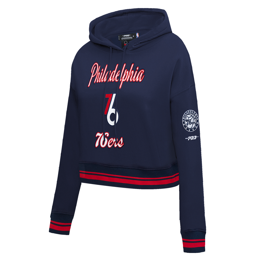 NBA PHILADELPHIA 76ERS CITY EDITION 25-26 WOMEN'S RIB FLC CROPPED PO HOODIE (MIDNIGHT NAVY/RED/MIDNIGHT NAVY)