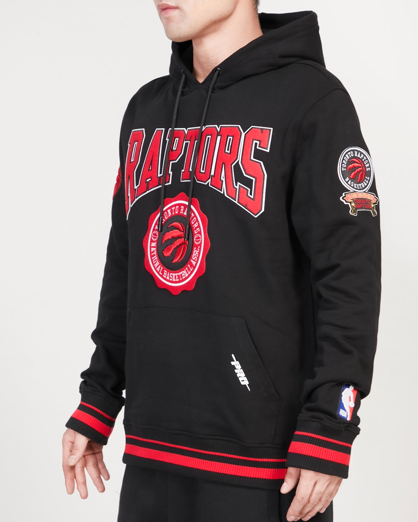 NBA TORONTO RAPTORS CREST EMBLEM RIB FLC PO HOODIE (BLACK/RED/BLACK)