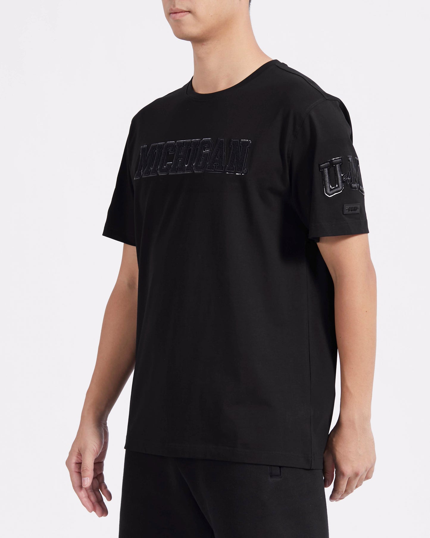 CMG172027-BLK-MODEL-2