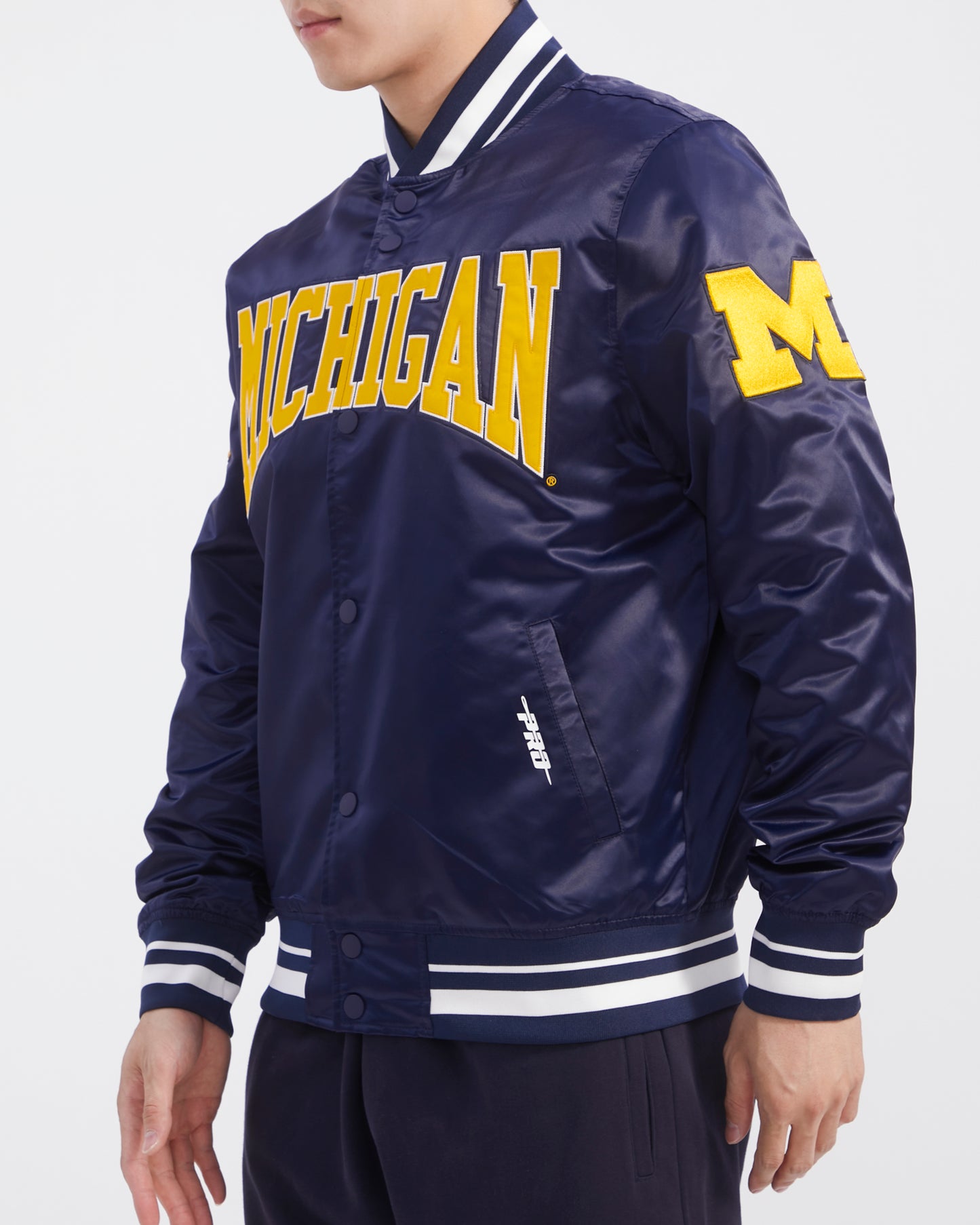 COLLEGE UNIVERSITY OF MICHIGAN CREST EMBLEM MEN'S RIB SATIN JACKET (MIDNIGHT NAVY)