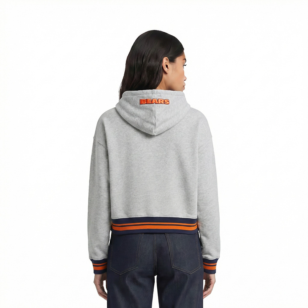 NFL CHICAGO BEARS SCRIPT TAIL WOMEN'S RIB FLC CROPPED PO HOODIE (HEATHER GREY/MIDNIGHT NAVY/ORANGE)
