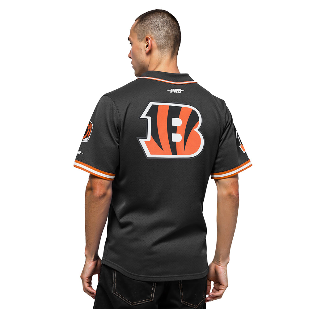 NFL CINCINNATI BENGALS JA'MARR CHASE #1 CLASSIC MESH PNN MEN'S MESH BUTTON DOWN SHIRT (BLACK/ORANGE)