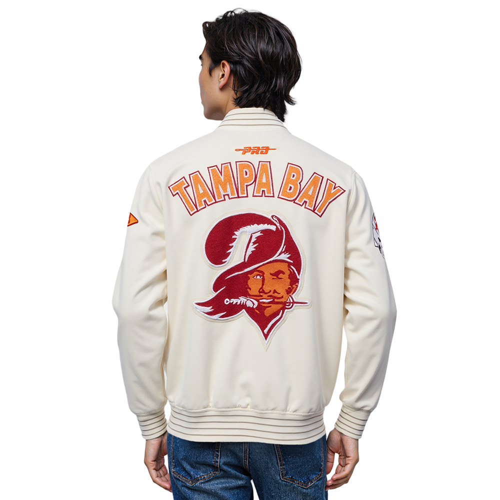 NFL TAMPA BAY BUCCANEERS PRO GAME DAY MEN'S RETRO JACKET (EGGSHELL/TAUPE/EGGSHELL)
