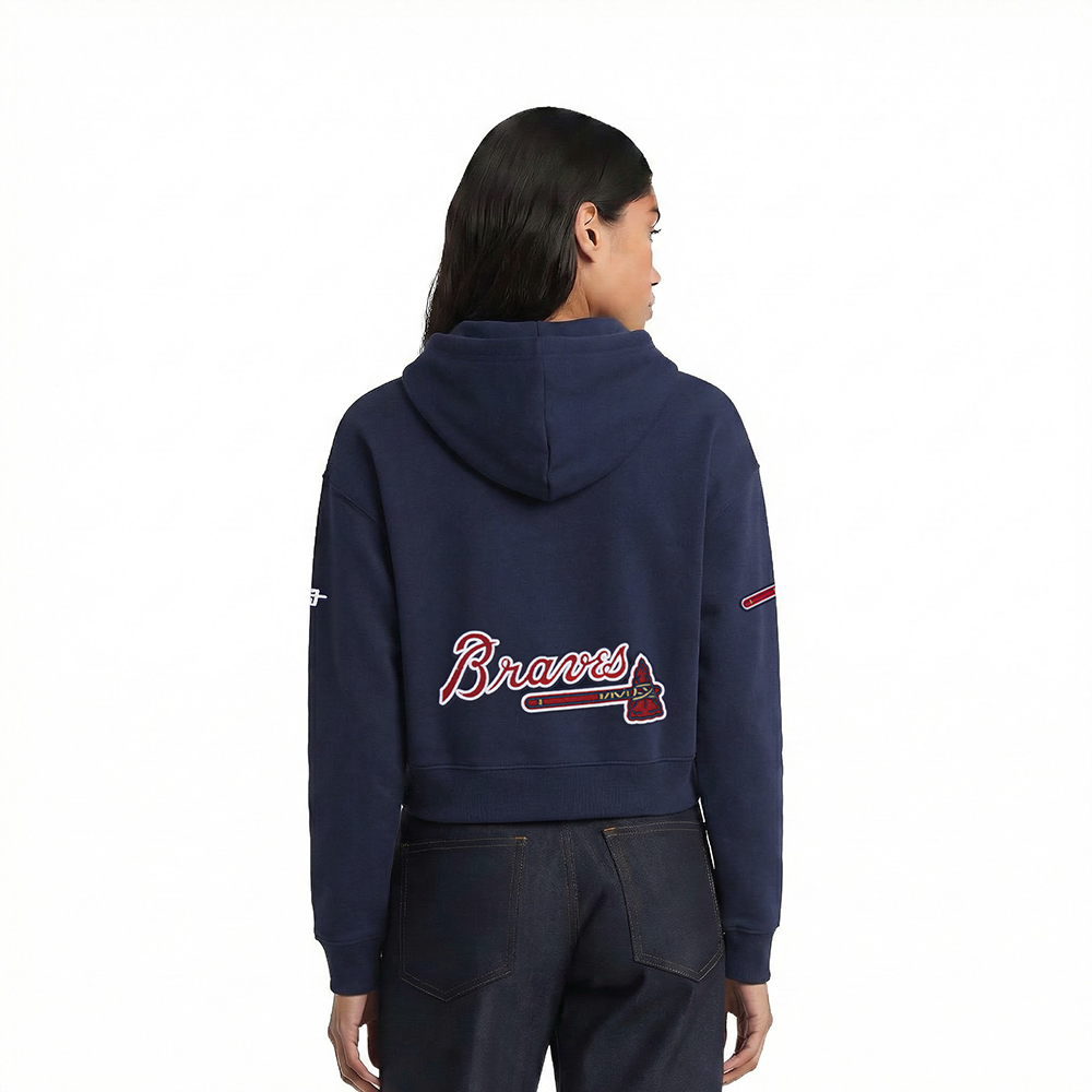 MLB ATLANTA BRAVES CLASSIC CHENILLE WOMEN'S FLC CROPPED PO HOODIE (MIDNIGHT NAVY)