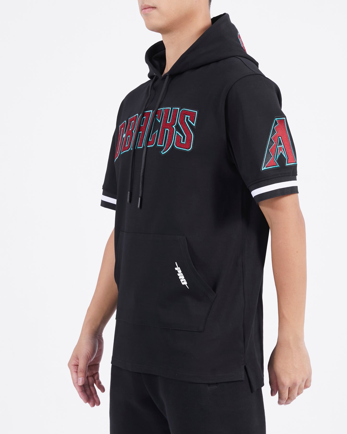LAD135067-BLK-MODEL-2