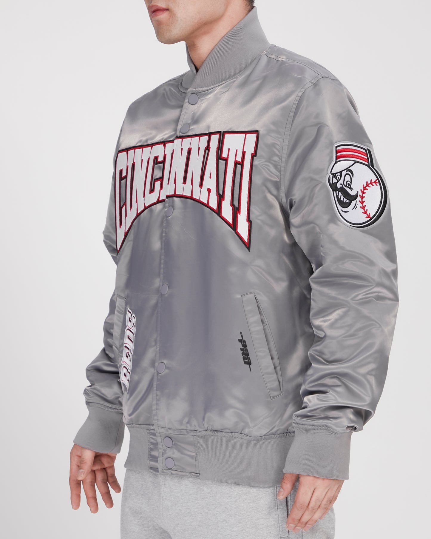 MLB CINCINNATI REDS CREST EMBLEM SATIN JACKET (GRAY)