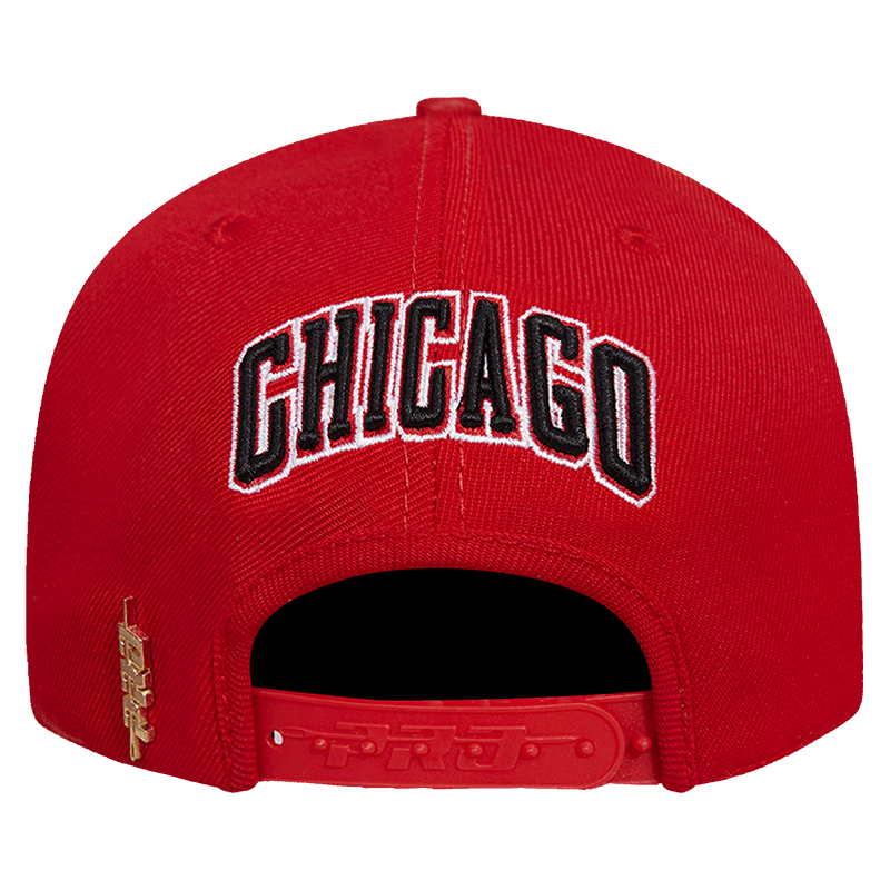 Chicago Bulls White Red Core Snapback Hat - Clark Street Sports