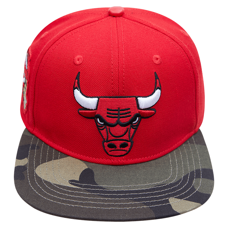 NBA CHICAGO BULLS LOGO UNISEX SNAPBACK HAT CAMO (RED/CAMO)